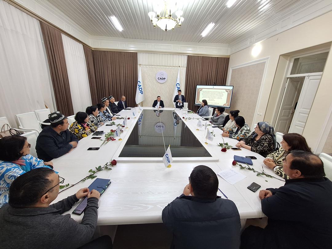 Samarqandda davlat grantlarining shaffofligi va fuqarolik jamiyati institutlarining korrupsiyaga qarshi kurashdagi oʻrni muhokama qilindi