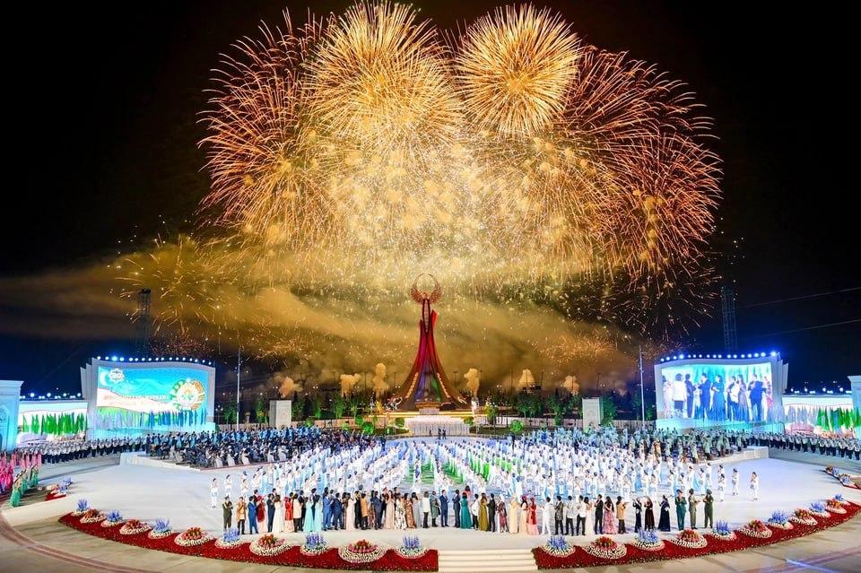 O‘zbekiston davlat mustaqilligining 35 yilligi arafasida “Komsomolskaya pravda” nashrida Demokratik jarayonlarni tahlil qilish markazi direktori o‘rinbosari, siyosiy fanlar doktori (PhD) A.Yusupovning “O‘zbekiston: oq-qora tarixdan taraqqiyotning yangi ranglari sari” nomli tahliliy maqolasi e’lon qilindi