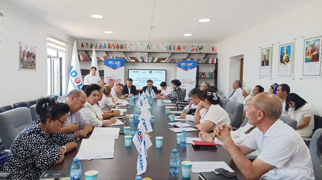 “Bir Vatan — bir yurak” shiori ostida davra suhbati Nurafshon shahrida oʻtkazildi